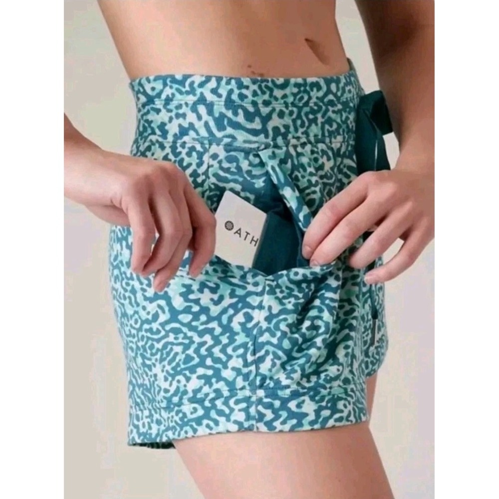 ATHLETA WOMEN'S LEOPARD BLUE ELASTIC WAIST SIDE POCKETS BALANCE 4" SHORTIE 1X
